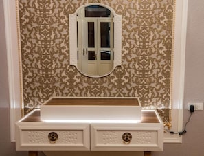 Deluxe Double Room, City View | 1 bedroom, desk, soundproofing, free WiFi