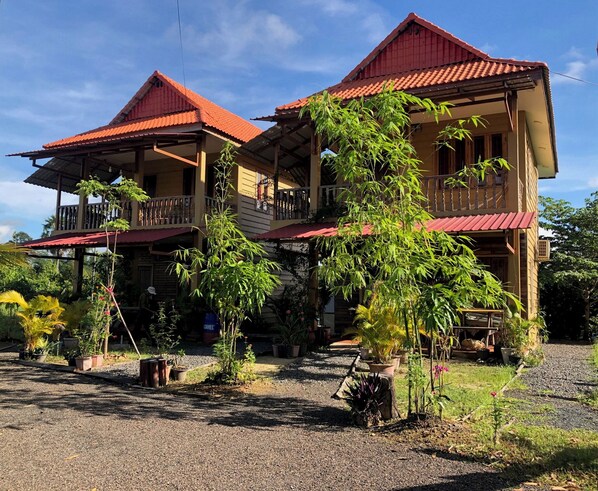 A two-story house with a red roof and multiple balconies. - Mountain View House Kampot (Kampot)