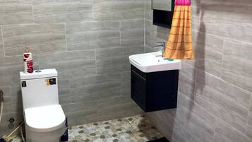 Villa, 2 Bedrooms, Smoking, Balcony | Bathroom