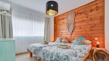 2 slaapkamers, een strijkplank/strijkijzer, gratis wifi, beddengoed