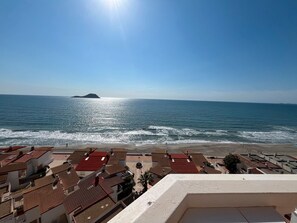 Una spiaggia nelle vicinanze