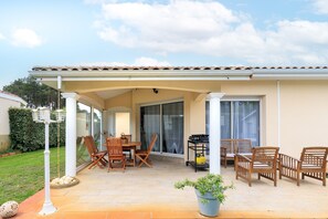 Outdoor dining - Villa Melchivany – Nature & Ocean, Terrace, Garden, Spa for 6 People in Messanges (Messanges)