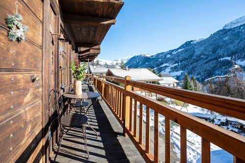 Chalet "Chez Mémé" avec vue sur montagne, terrasse privée et jardin privé