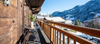 Chalet 'Chez Mémé' with Mountain View, Private Terrace and Private Garden