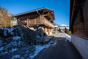 Exterior - Chalet 'Chez Mémé' with Mountain View, Private Terrace and Private Garden (Hauteluce)