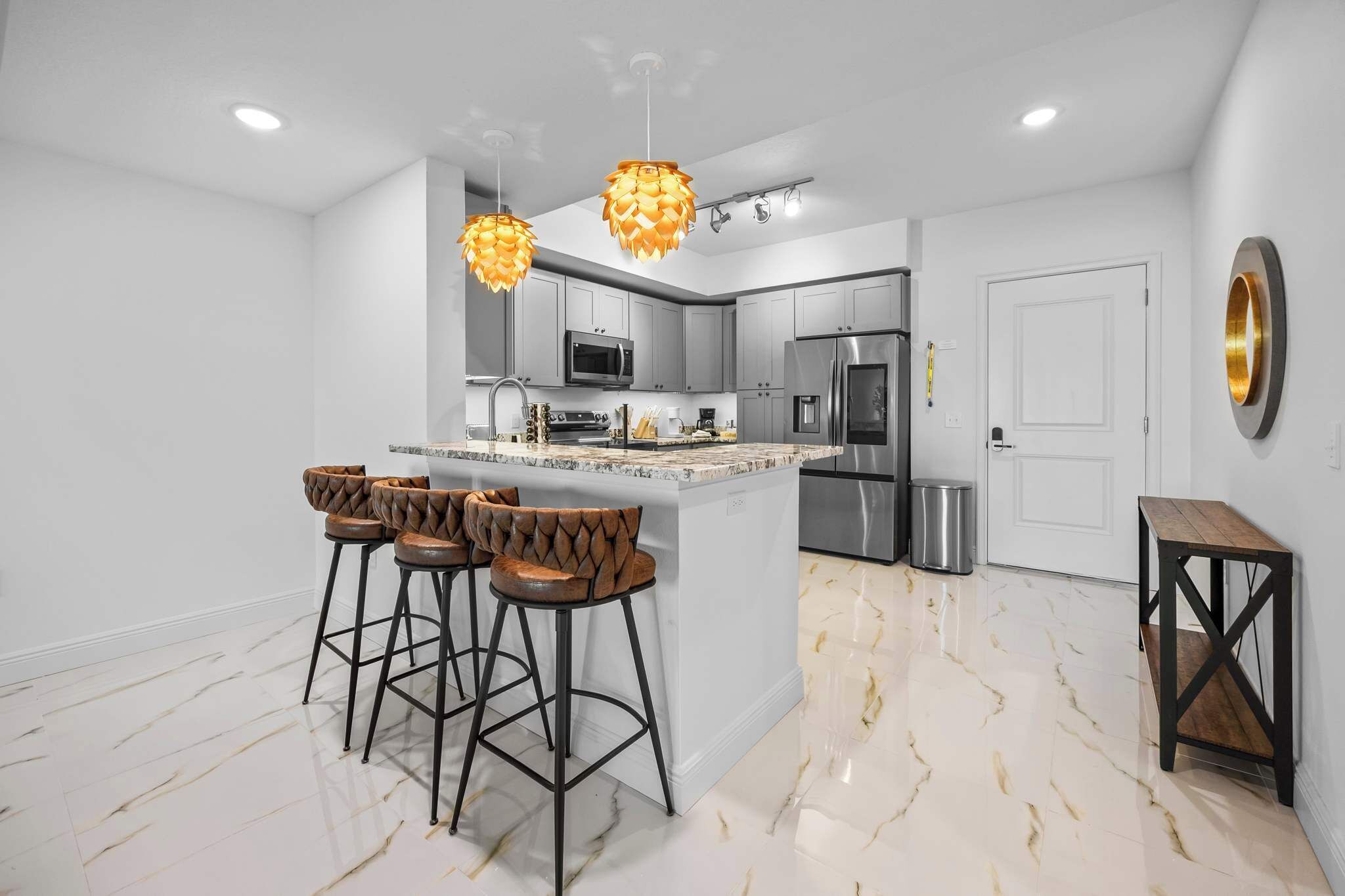 Geladeira, micro-ondas, fogão, cooktop
