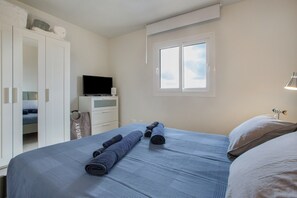 2 bedrooms, iron/ironing board, free WiFi, bed sheets