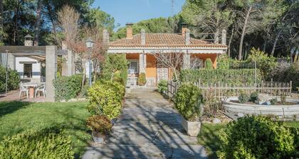 Casa rural 'Ribera Del Duero' con vistas a la montaña, piscina privada y jardín privado
