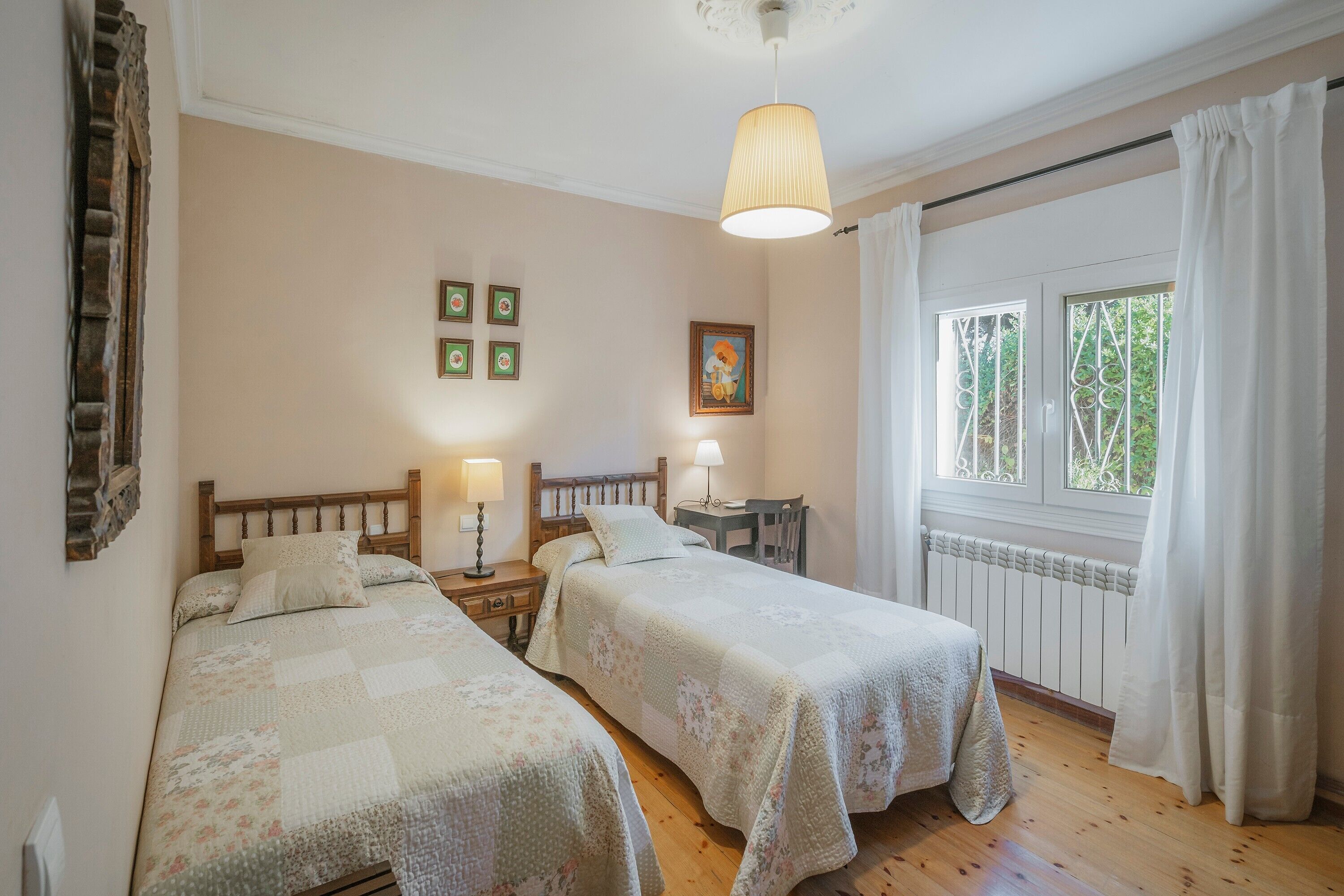 3 slaapkamers, een strijkplank/strijkijzer, beddengoed