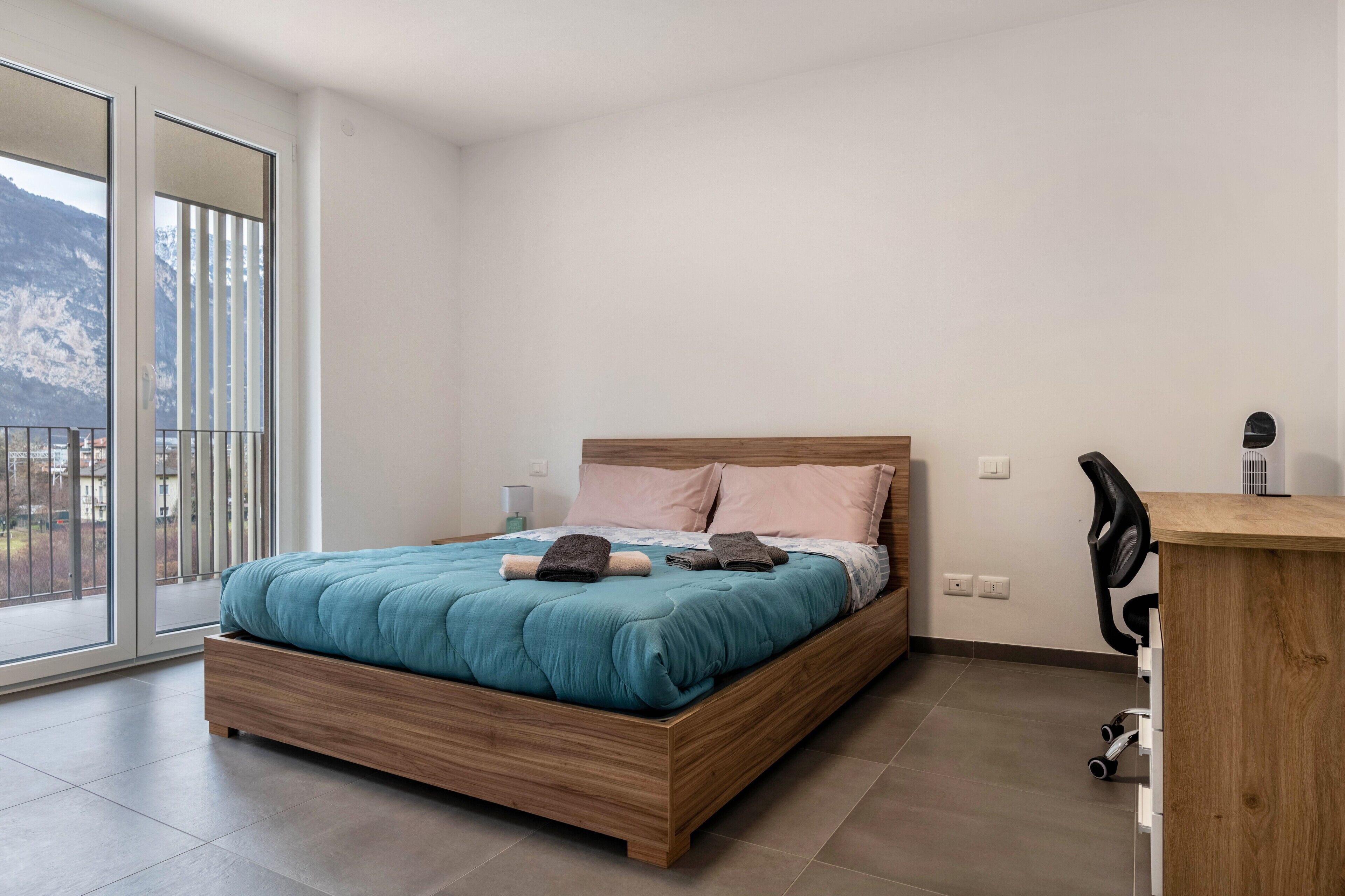 3 bedrooms, iron/ironing board, free WiFi, bed sheets