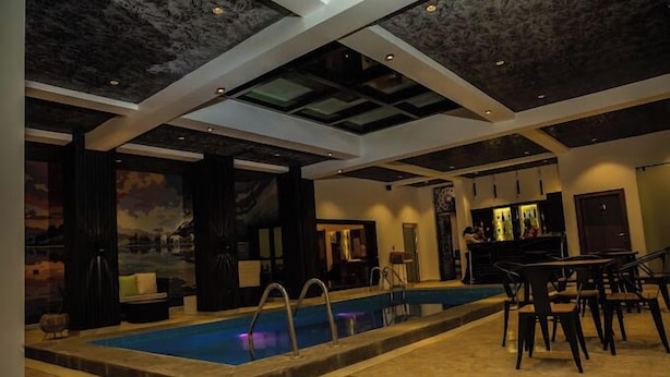 Piscine intérieure