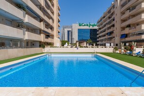 Pool - Apartment 'Sunresting  Puerto Banus' with Sea View, Wi-Fi and Air Conditioning (Marbella)