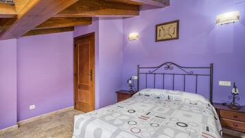 3 bedrooms, iron/ironing board, free WiFi, bed sheets