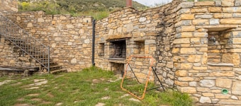 Apartment 'Turbón' with Mountain View, Shared Garden and Wi-Fi