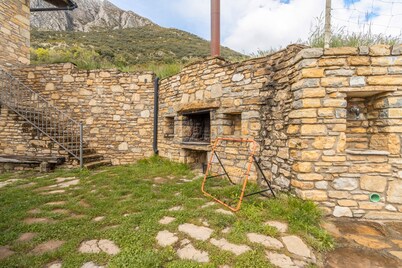 Apartment 'Turbón' with Mountain View, Shared Garden and Wi-Fi