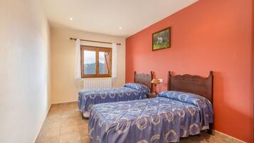 3 bedrooms, free WiFi, bed sheets