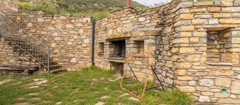 Apartamento 'Xisqueta' con vistas a la montaña, jardín privado y Wi-Fi