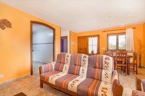 Televisión y chimenea 
