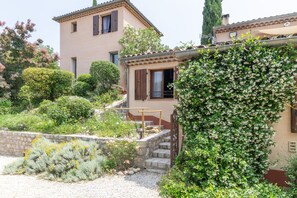 Exterior - Villa 'Gite' with Private Pool, Private Garden and Wi-Fi (Grospierres)