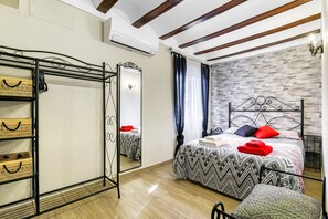 4 bedrooms, free WiFi, bed sheets