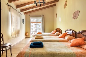 4 bedrooms, free WiFi, bed sheets