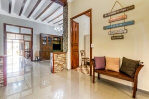 Interior - Country House 'Tío Salvador' with Lake View, Private Terrace and Wi-Fi (Bolbaite)
