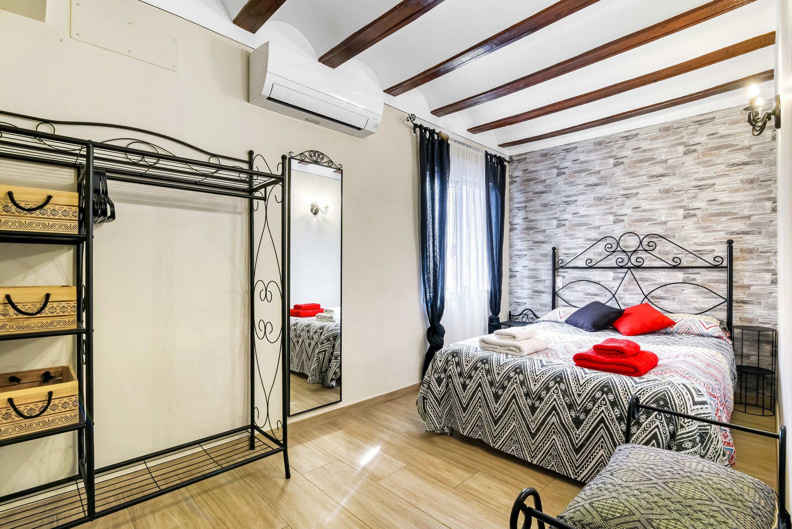 4 bedrooms, free WiFi, bed sheets