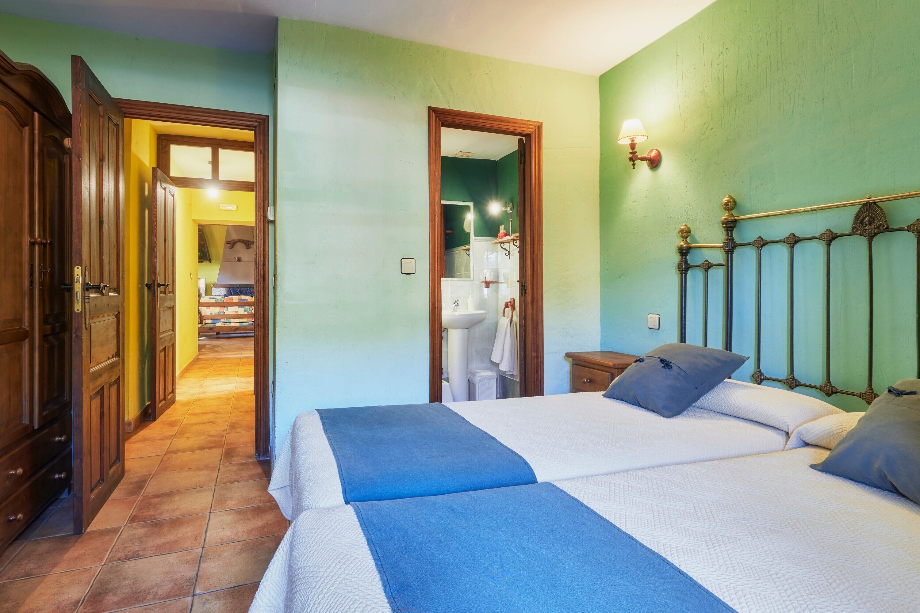 4 makuuhuonetta, ilmainen Wi-Fi, vuodevaatteet