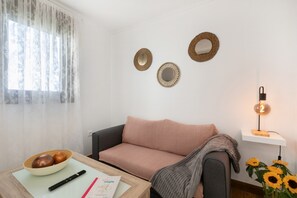 TV - Vacation Studio 'Hogar De Ireneo' with Sea View, Private Terrace and Wi-Fi (Güimar)