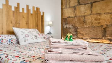 1 slaapkamer, een strijkplank/strijkijzer, gratis wifi, beddengoed