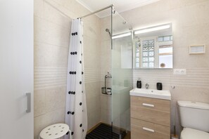 Shower, hair dryer, towels - Vacation Studio 'Hogar De Ireneo' with Sea View, Private Terrace and Wi-Fi (Güimar)