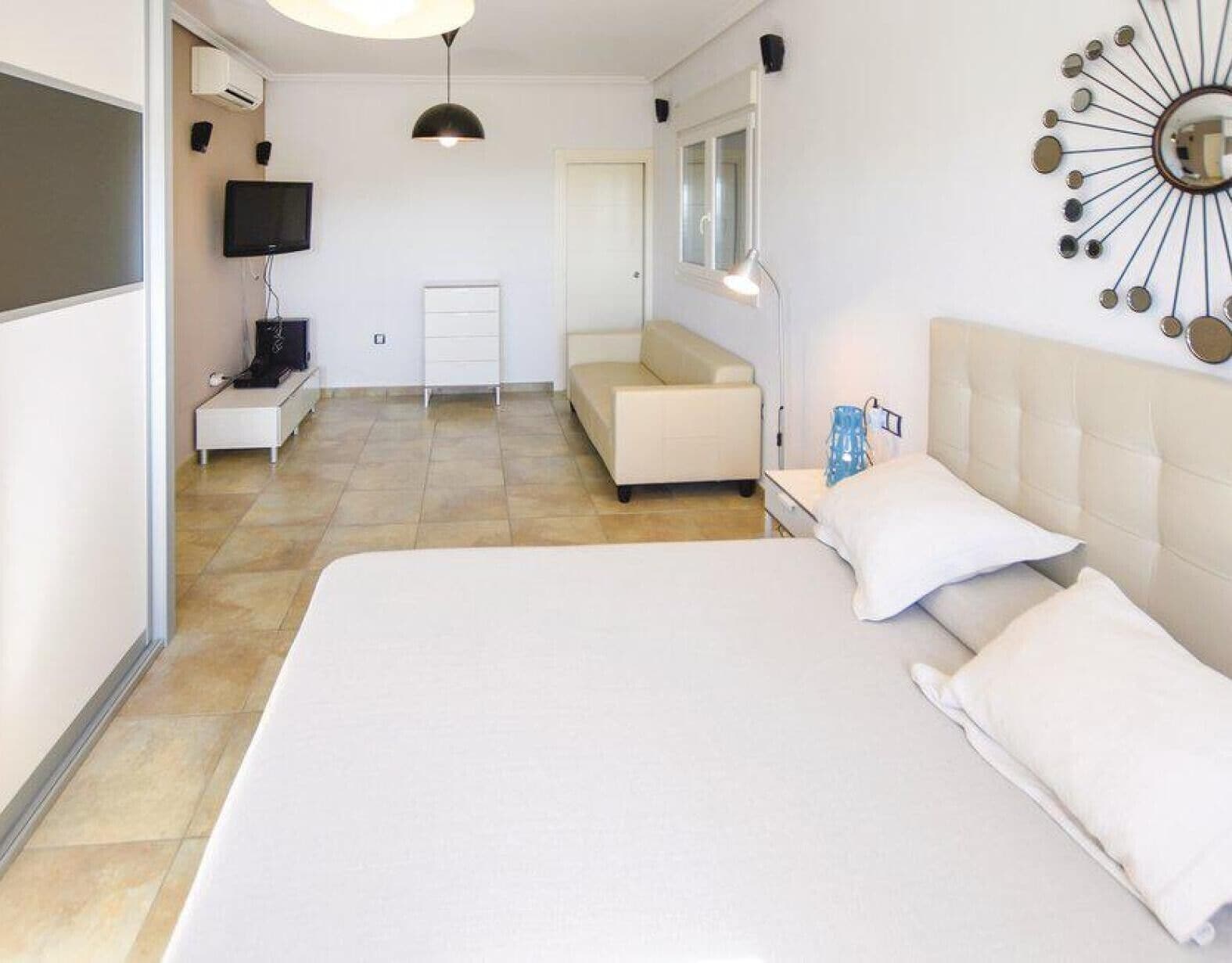 1 slaapkamer, een strijkplank/strijkijzer, gratis wifi, beddengoed