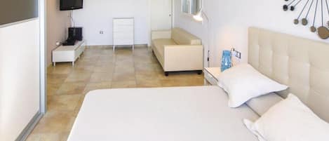 1 habitación, tabla de planchar con plancha, wifi gratis y ropa de cama