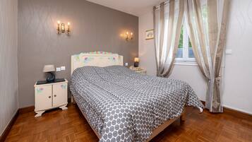 4 habitaciones, tabla de planchar con plancha y wifi gratis