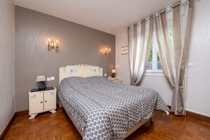 4 camere, ferro/asse da stiro, Wi-Fi gratuito