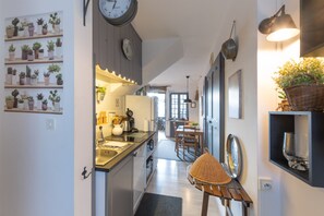 Køleskab, mikrobølgeovn, ovn, kogeplade