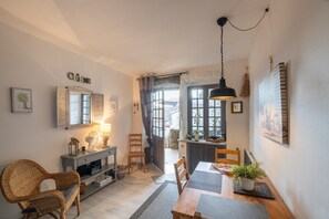 Dining - Apartment 'Duplex Cosy - Bord Ardèche' with Private Terrace, Balcony and Wi-Fi (Lanas)