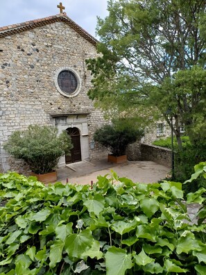 Exterior - Apartment 'Duplex Cosy - Bord Ardèche' with Private Terrace, Balcony and Wi-Fi (Lanas)