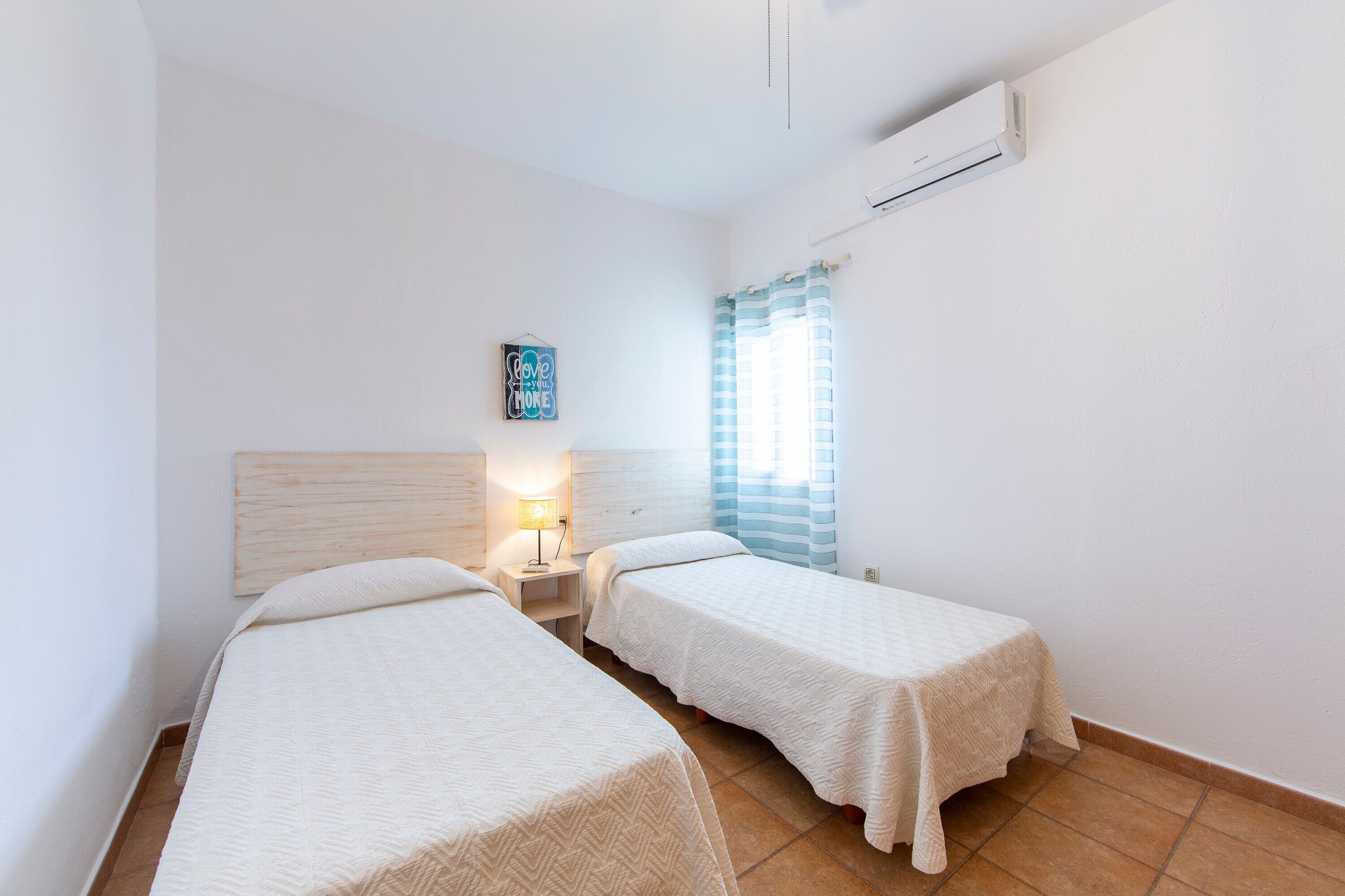 2 chambres, fer et planche à repasser, Wi-Fi gratuit, draps fournis