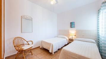 2 bedrooms, iron/ironing board, free WiFi, bed sheets