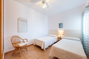 2 chambres, fer et planche à repasser, Wi-Fi gratuit, draps fournis
