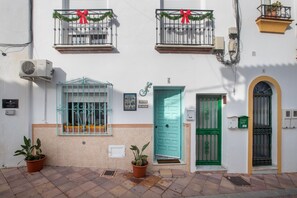 Exterior detail - Holiday Home 'Gecko' with Private Terrace, Wi-Fi and Air Conditioning (Benalmádena)