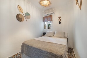 2 makuuhuonetta, silitysrauta/-lauta, ilmainen Wi-Fi, vuodevaatteet