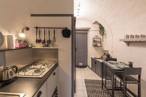 Frigorífic, microones, forn i placa de cuina