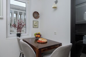 Deluxe Apartment, Balcony, Courtyard View | Private kitchen | Fridge, microwave, oven, stovetop - Lumina apartment in center Warsaw (Warsaw)