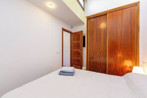 1 dormitori, planxa i posts de planxar, wifi gratuïta i roba de llit 