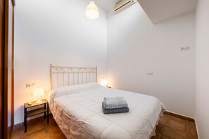 1 chambre, fer et planche à repasser, Wi-Fi gratuit, draps fournis
