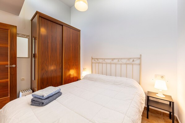 1 chambre, fer et planche à repasser, Wi-Fi gratuit, draps fournis