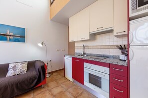 Frigorífic, microones, forn i placa de cuina 