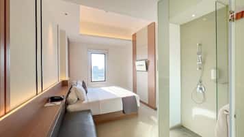 Urban Superior | Desk, free WiFi, bed sheets